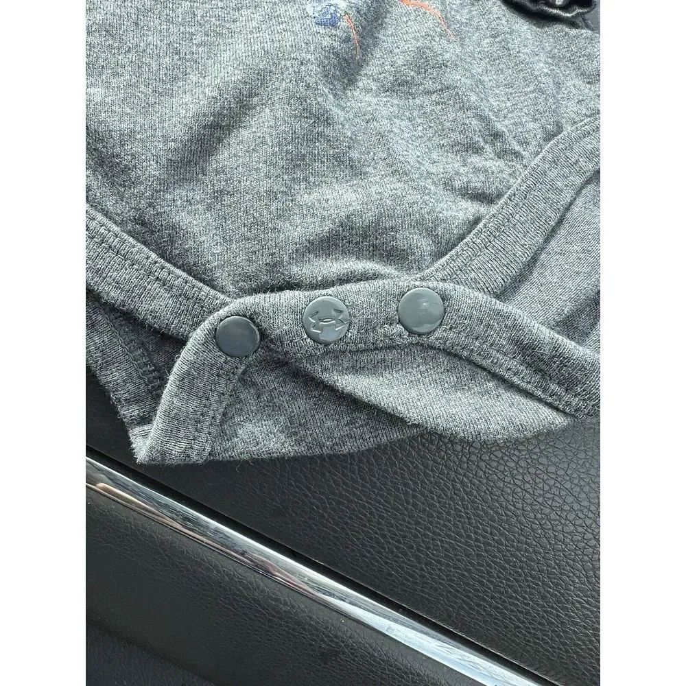 Under Armour 0-3m Boys Own The Field Long Sleeve‎ Bodysuit Heathered Gray